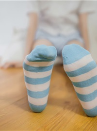Rabbit Play Image VOL.049 Blue and White Striped Socks(10)
